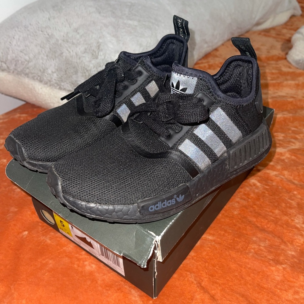 Black Adidas NMD R1’s